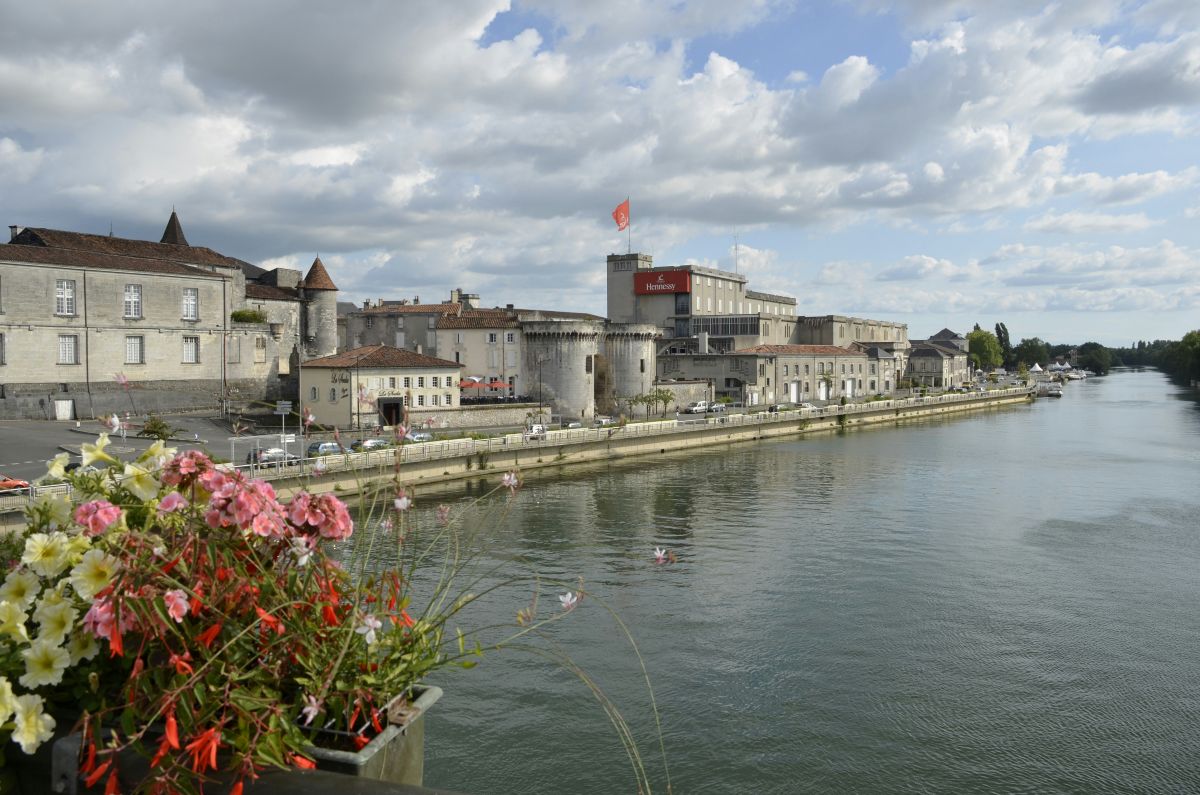 Picture of the Hennessey distillery in Cognac France