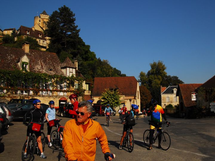 dordogne castles biking