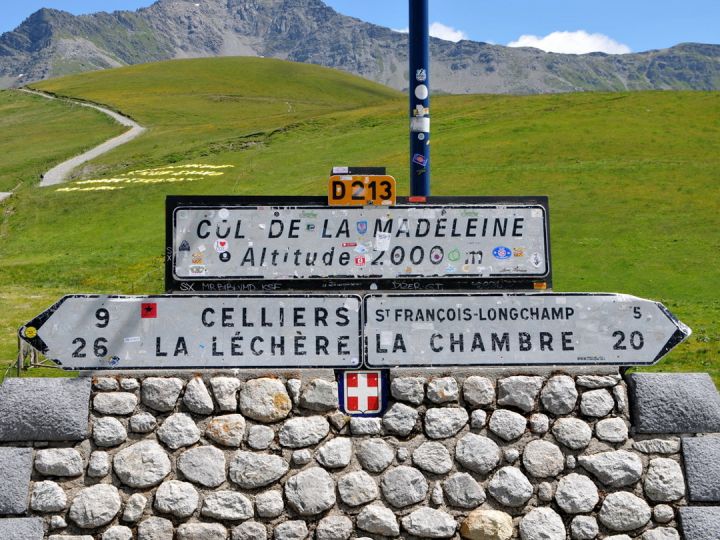 annecy cycling tour france col madeleine signpost