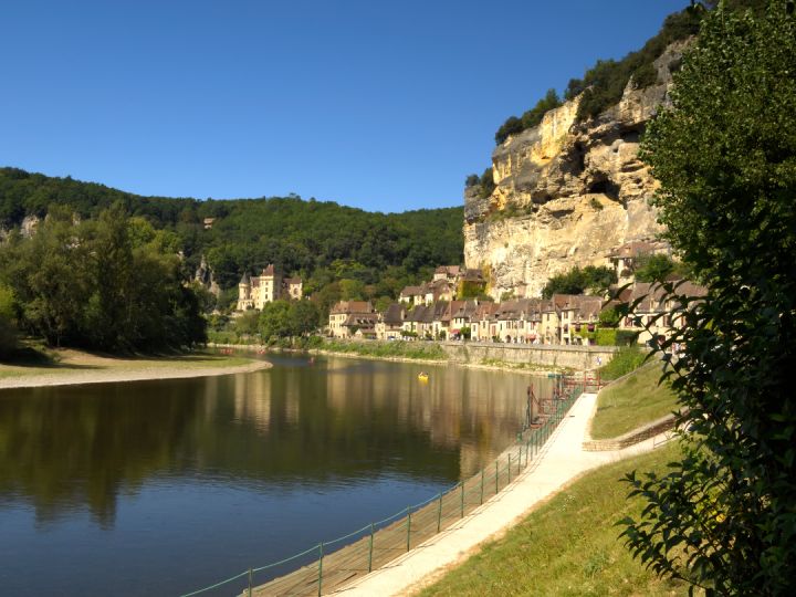dordogne le roc cycling france holidays gallery