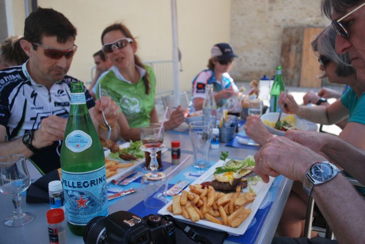 lunch stop cycling in france