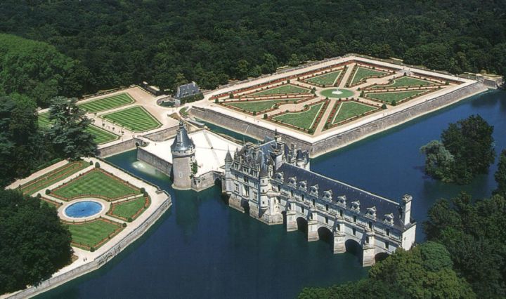 chenonceau gardens biking france