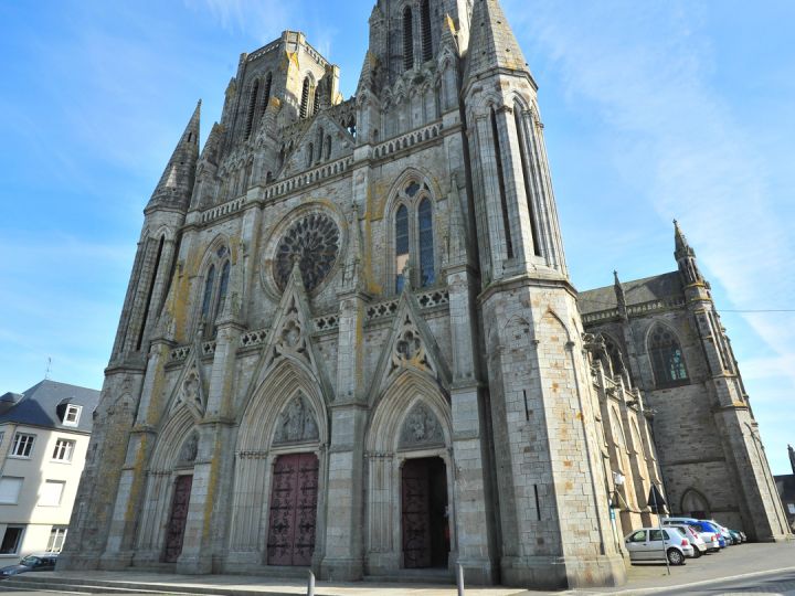 normandy cathedral cycling france holidays gallery